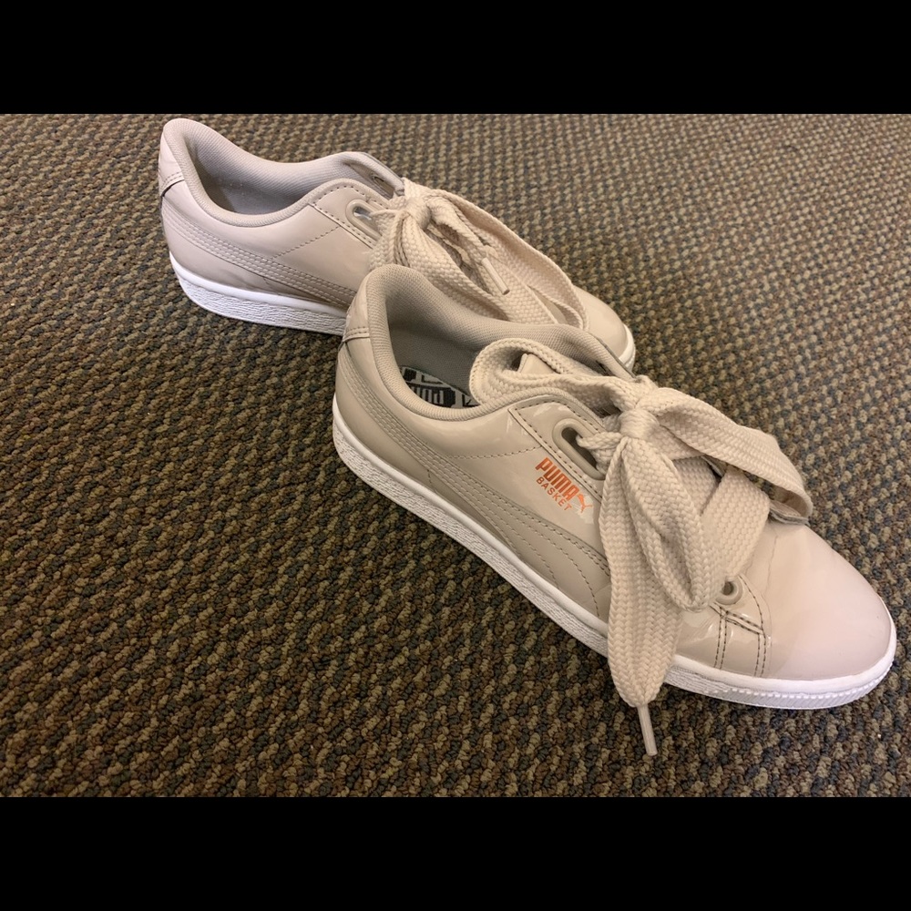 Beige puma sneakers size 8 - Picture 3 of 5